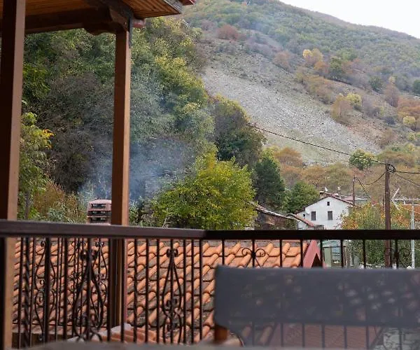 ゲストハウス αντωνία Káto Loutrákion